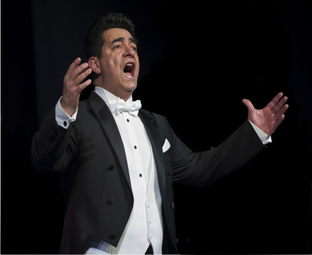 ディエゴ・カヴェッチン(テノール)